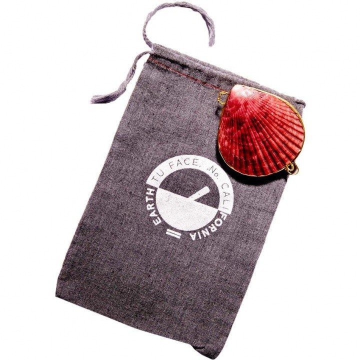 Leaves + Wood by Earth Tu Face perfume bottle