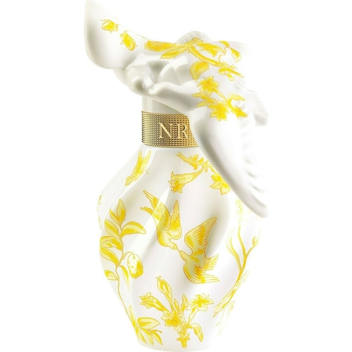 L'Air du Temps À Paris chez Antoinette Poisson. EDP by Nina Ricci perfume bottle