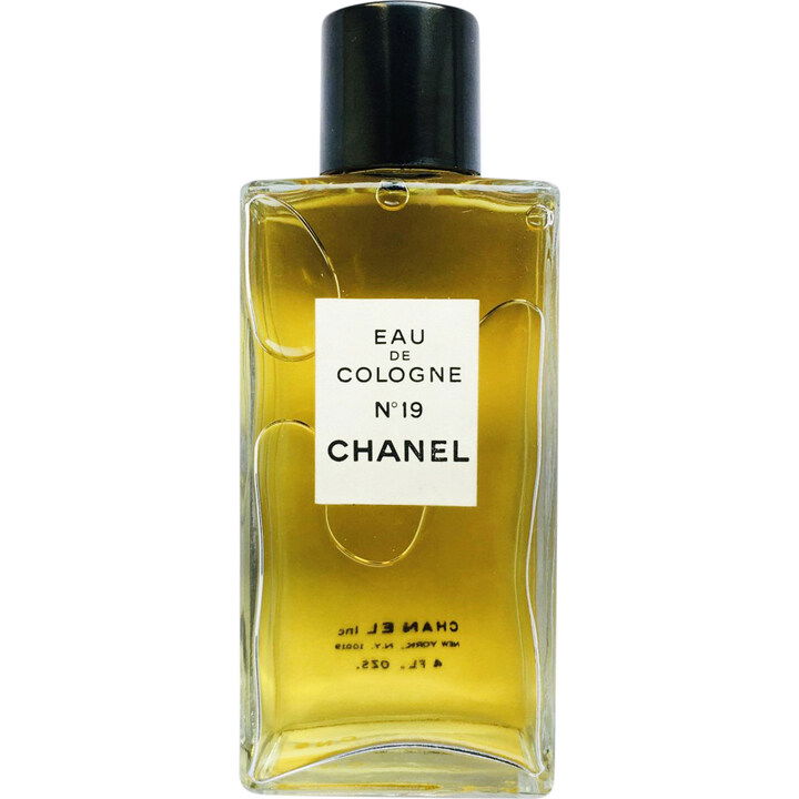 N°19 (Eau de Cologne) by Chanel perfume bottle